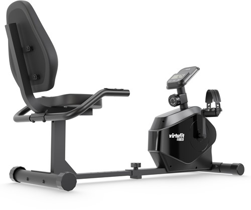 Schuin achteraanzicht van de ergonomische VirtuFit RB100 Recumbent Bike ligfiets hometrainer in het zwart