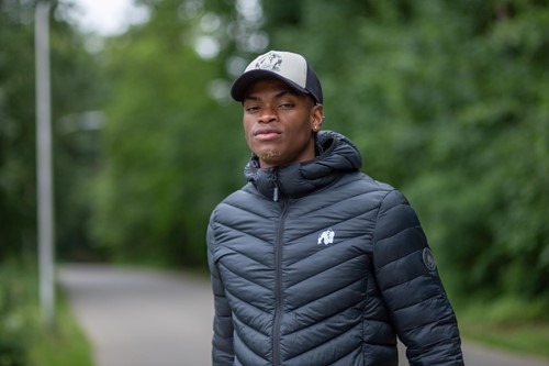 buckley-cap-black-beige-model1