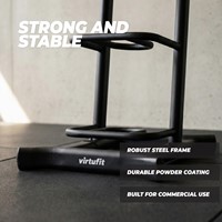 Detailopname van het robuuste stalen frame van het VirtuFit opbergrek met een duurzame zwarte poedercoating.